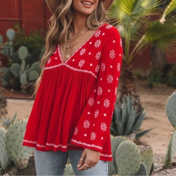 Vici Red & White Roses & More Embroidered Blouse Size Small New With Tag - Picture 1 of 12